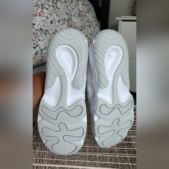 Nike Tech Hera Sneakers - Picture 3 of 3